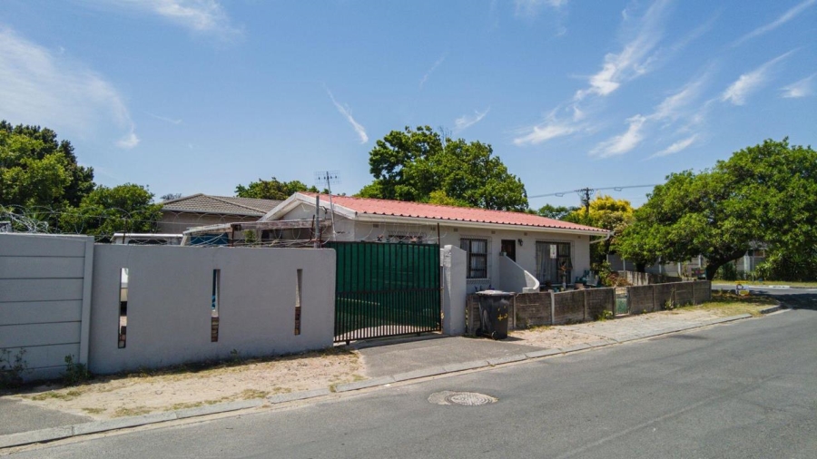 3 Bedroom Property for Sale in Peerless Park North Western Cape